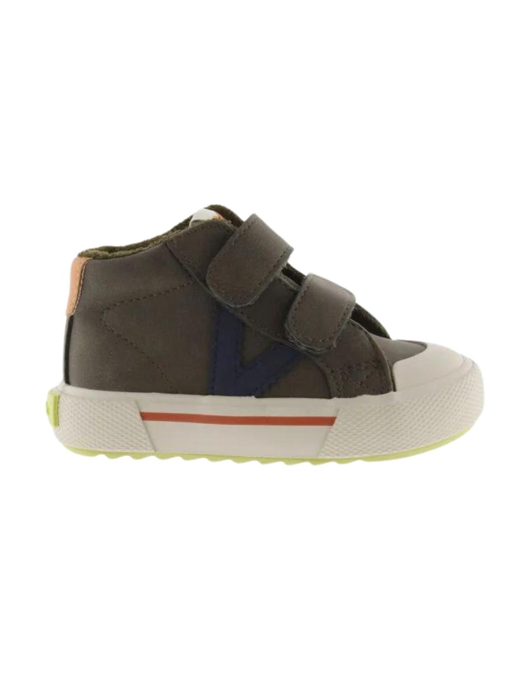 Zapatillas victoria tribu kaki de niño.