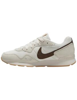 Zapatillas nike venture runner beige marrón de mujer.