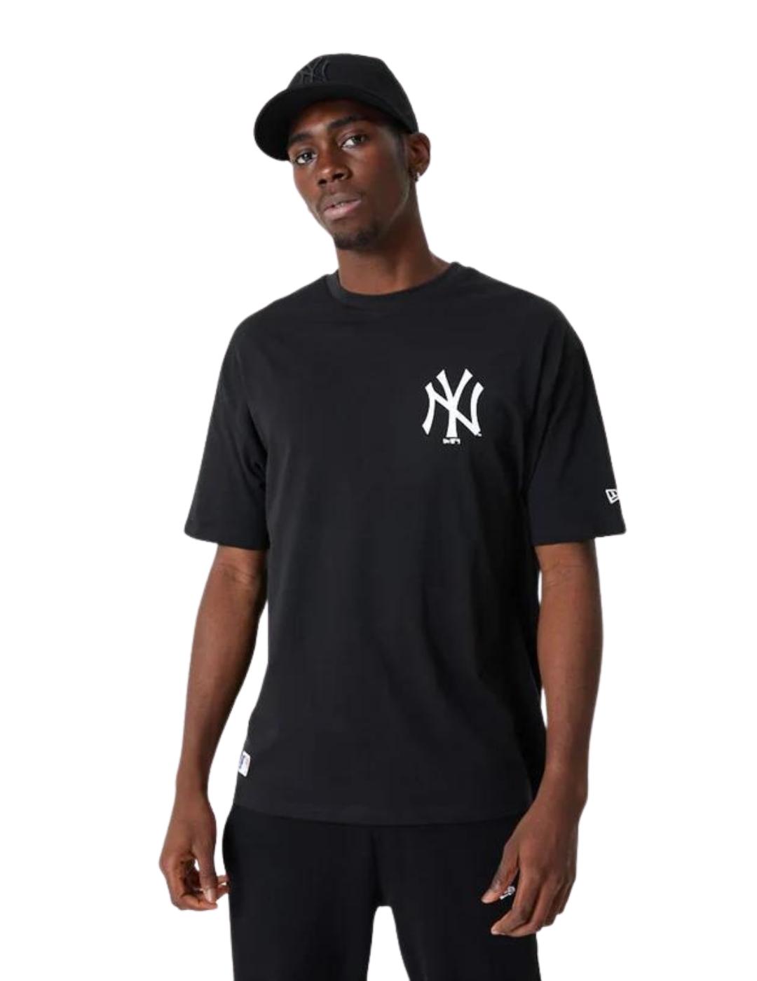 Camiseta new era neyyan essentials negro de hombre.