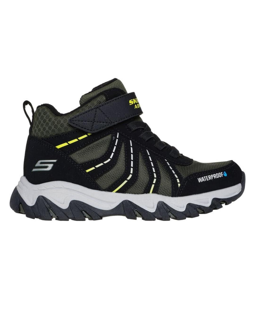 Botas skechers storm trail waterproof verde de niño.