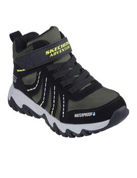 Botas skechers storm trail waterproof verde de niño.