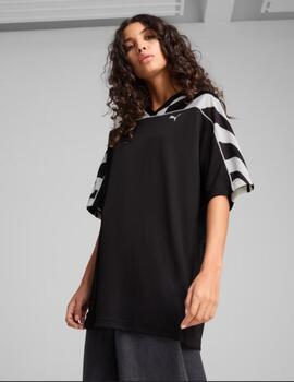 Camiseta puma relaxed football negro de mujer.