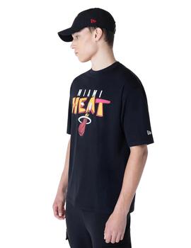 Camiseta new era heat graphic oversized negro de hombre.